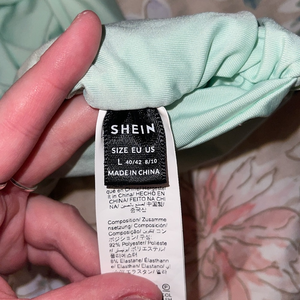 Ruffle Halter V-Neck Halter - Picture 5 of 6